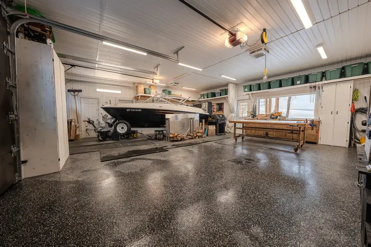 Garage double au plancher époxy