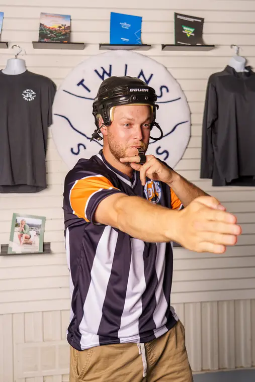 Maillot de soccer porté, bras tendu